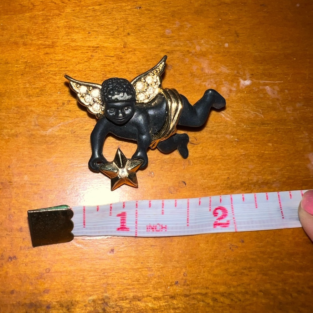 Vintage Coreen Simpson Cherub Angel Pin – Avon Regal Beauty Collection - Picture 3 of 10